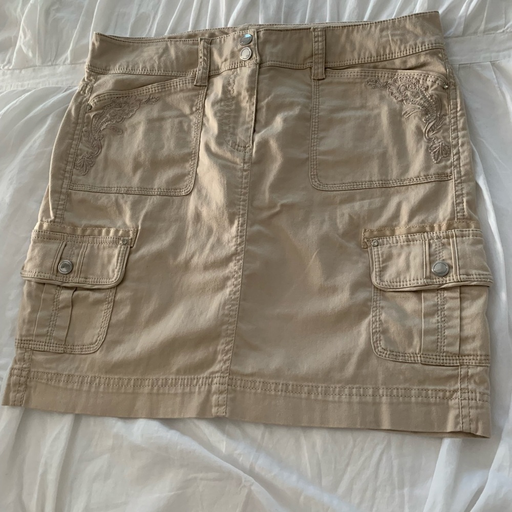 White House Black Market Tan Mini Skirt with Cargo Pockets, Sz 4